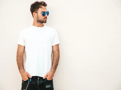 Koszulki męskie – jakie warianty wybierają modni mężczyźni?