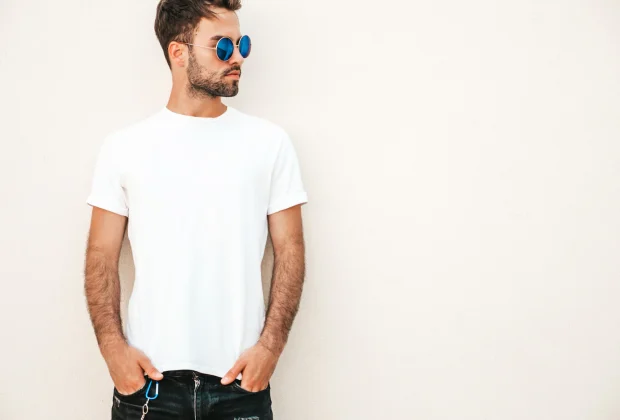 Koszulki męskie – jakie warianty wybierają modni mężczyźni?