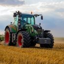 Wybór odpowiednich opon do traktora: Kluczowe czynniki do rozważenia
