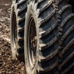 Jak dobrać ogumienie do ciągnika, w tym opony 12.4-28